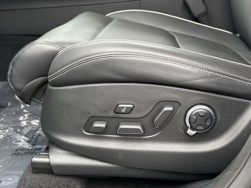 Used 2025 Genesis Electrified GV70 Advanced w/ Prestige Package image 36