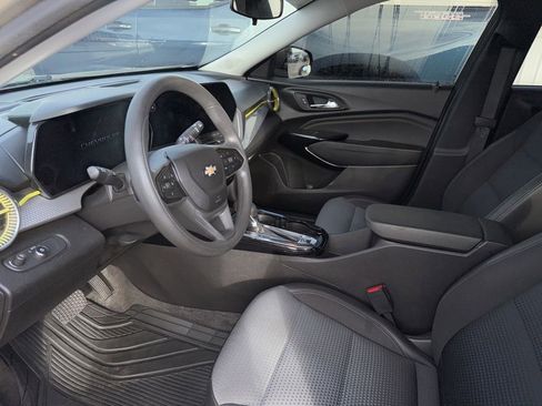 Used 2024 Chevrolet Trax LT image 10