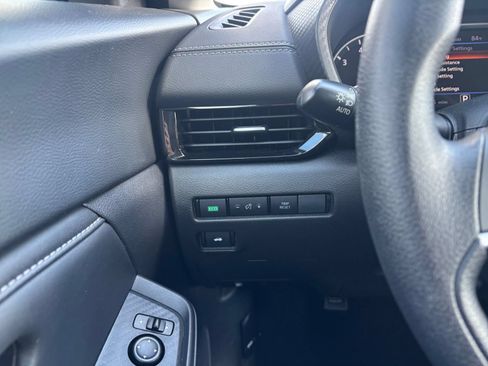 Used 2025 Nissan Sentra SV FWD image 31