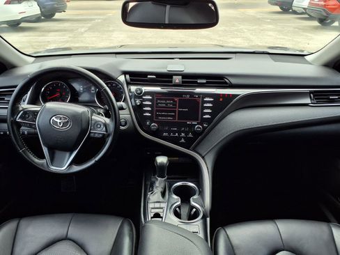 Used 2020 Toyota Camry XSE FWD image 14