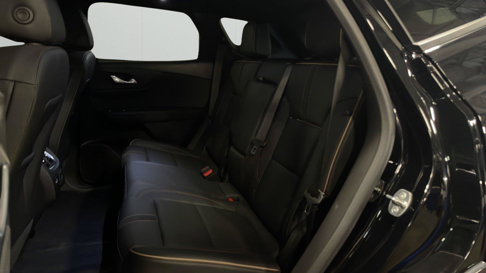 Used 2024 Chevrolet Blazer Premier w/ Enhanced Convenience Package FWD image 11