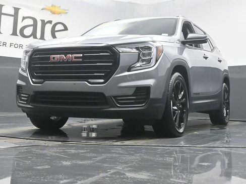 Used 2023 GMC Terrain SLE w/ Driver Convenience Package image 4