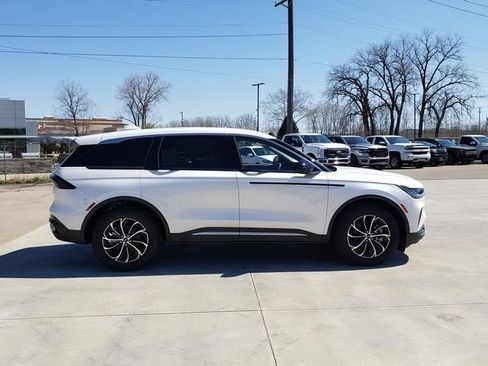 New 2026 Lincoln Nautilus Premier AWD/4WD image 10