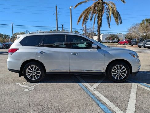 Used 2015 Nissan Pathfinder SL w/ SL Tech Package image 8