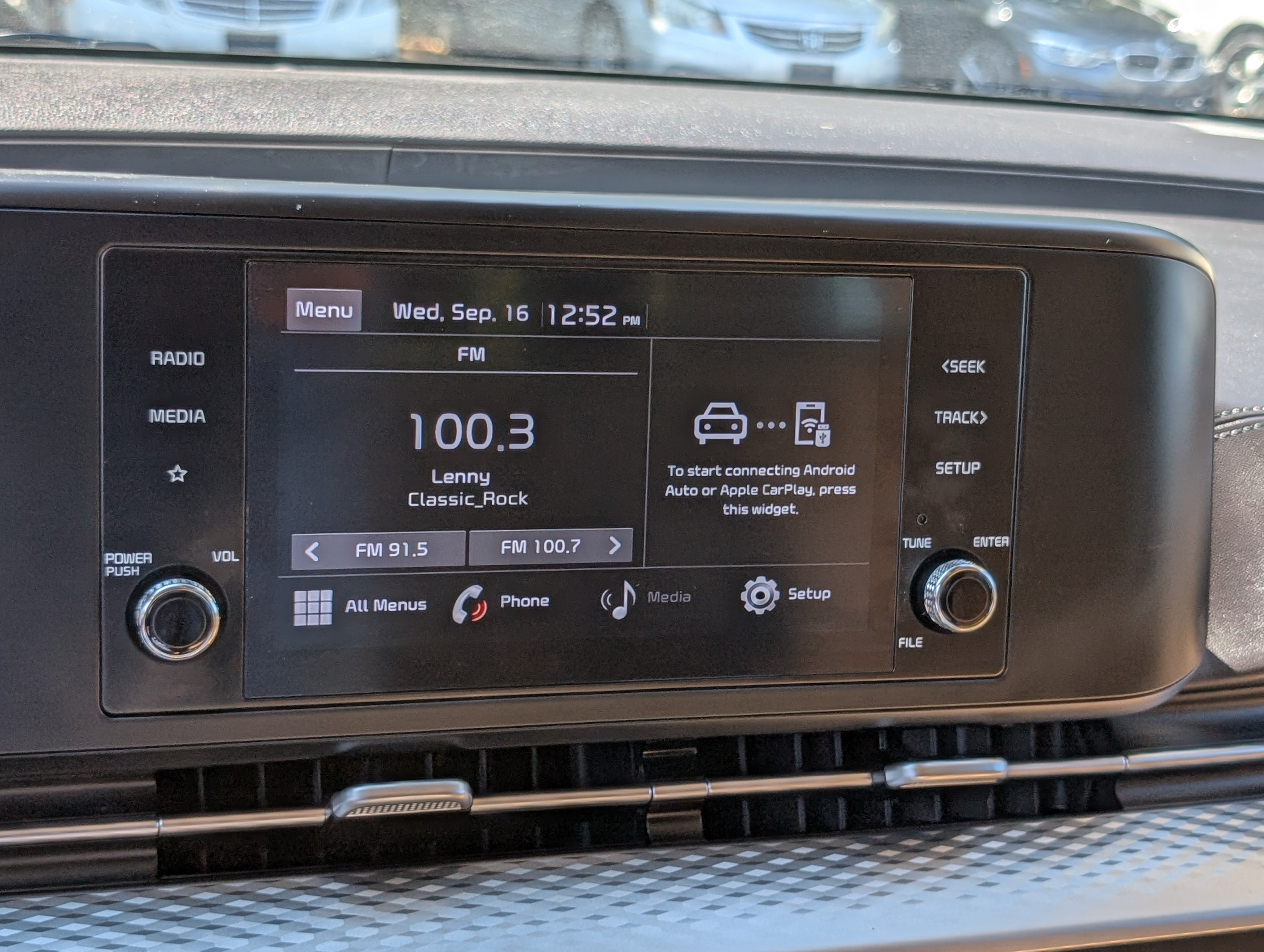 Used 2022 Kia Carnival LX FWD image 29