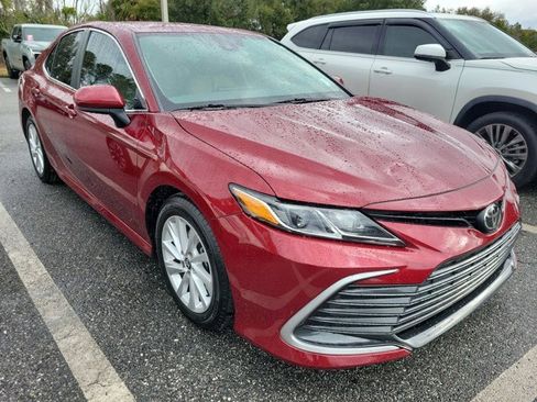 Used 2022 Toyota Camry LE image 2