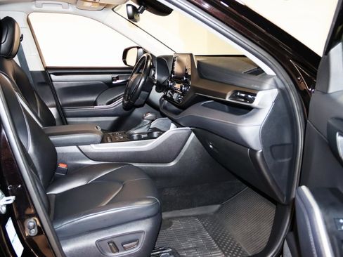 Used 2021 Toyota Highlander XLE image 53