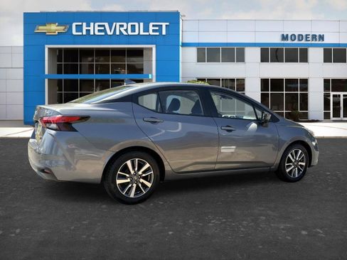 Used 2020 Nissan Versa SV FWD image 6