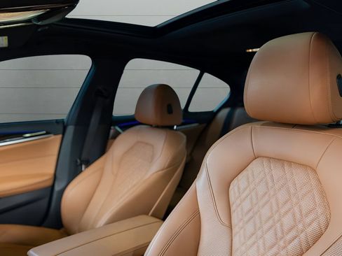 Used 2022 BMW 540i xDrive w/ M Sport Package AWD/4WD image 2