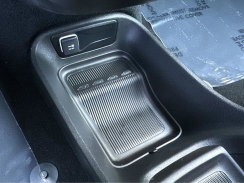 Used 2024 Chrysler Pacifica Touring image 28