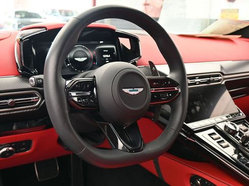 Used 2025 Aston Martin V8 Vantage Coupe image 17