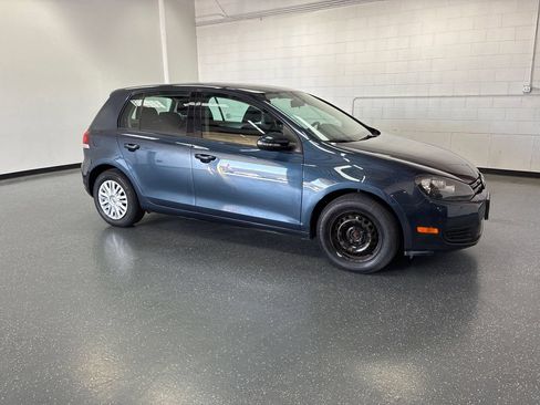 Used 2011 Volkswagen Golf 4-Door FWD image 2