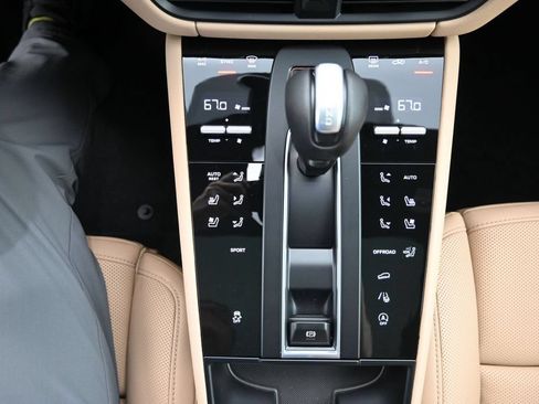 New 2026 Porsche Macan AWD/4WD image 19
