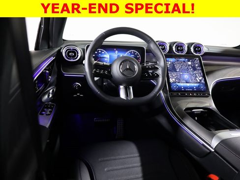 Used 2025 Mercedes-Benz GLC 300 4MATIC image 32