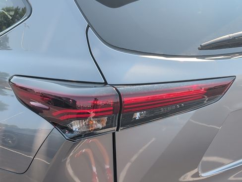 Certified 2026 Toyota Highlander XLE AWD/4WD image 7