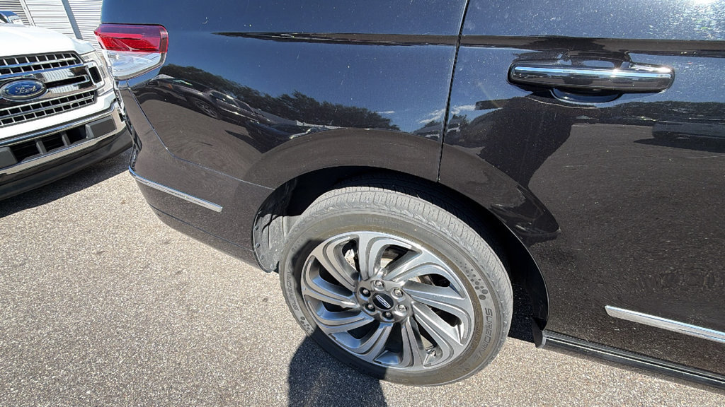 Used 2023 Lincoln Navigator Reserve RWD image 11
