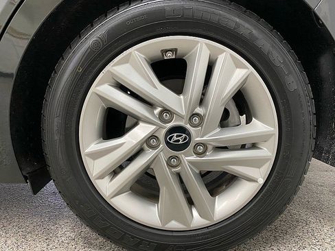 Used 2020 Hyundai Elantra SEL image 24