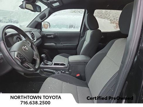 Used 2022 Toyota Tacoma TRD Off-Road image 16