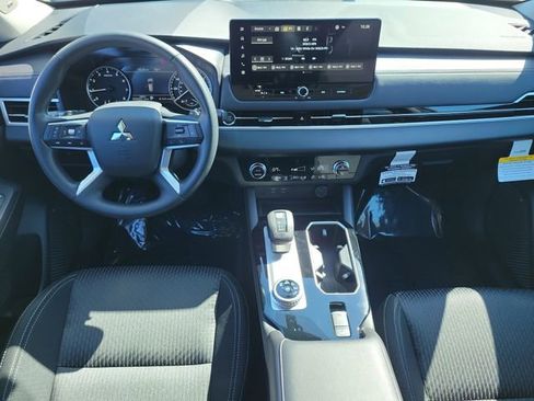 New 2026 Mitsubishi Outlander ES image 15