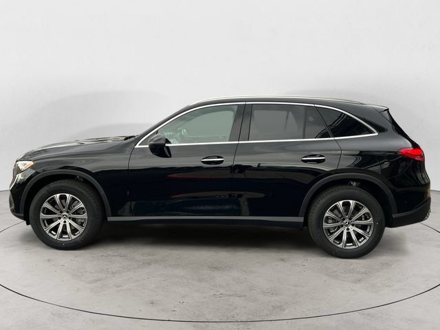 Used 2026 Mercedes-Benz GLC 300 4MATIC image 2