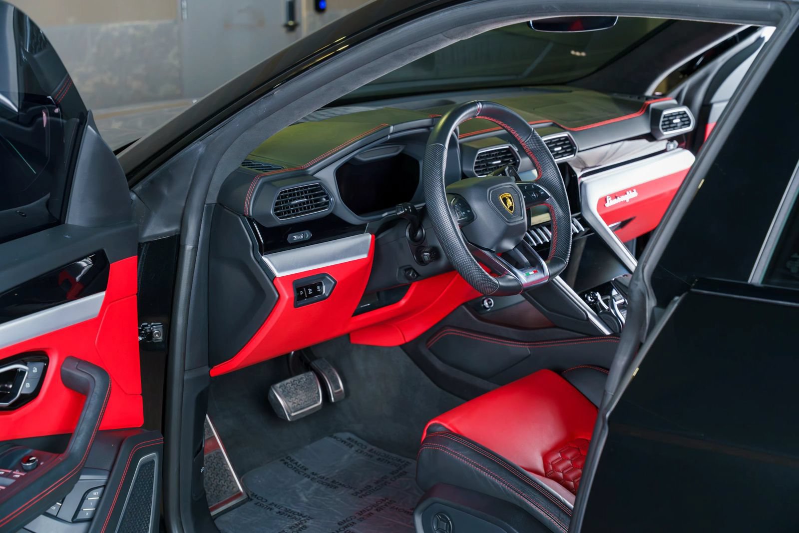 Used 2021 Lamborghini Urus AWD/4WD image 12
