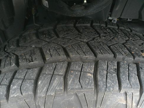 Used 2024 Nissan Titan PRO-4X w/ Pro-4x Convenience Package image 16