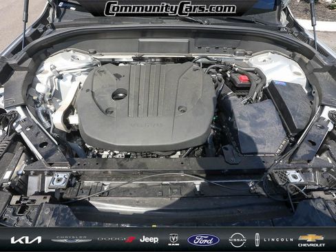 Used 2025 Volvo XC60 B5 Plus image 21