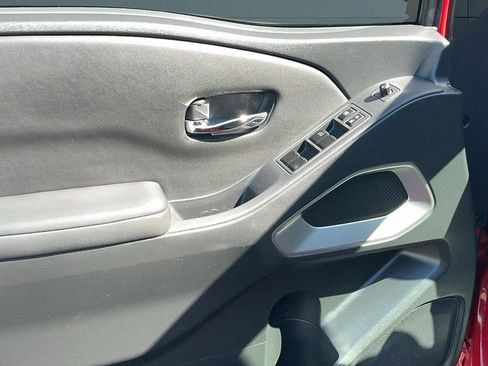 Used 2023 Nissan Frontier SV w/ Tow Package image 18