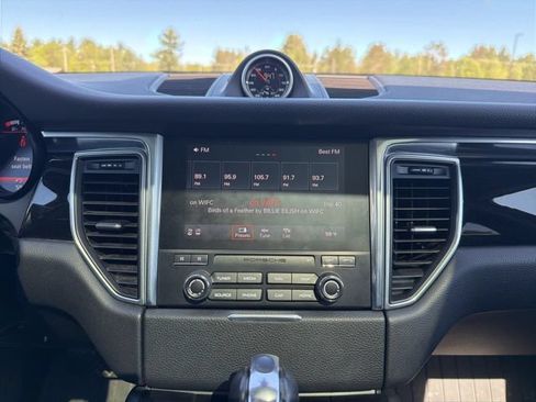 Used 2018 Porsche Macan Sport Edition AWD/4WD image 24