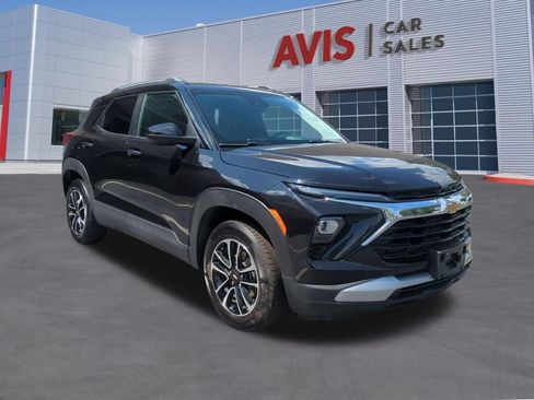 Used 2025 Chevrolet TrailBlazer LT AWD/4WD image 3