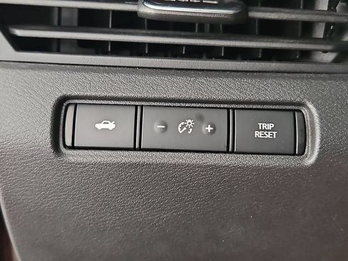 Used 2024 Nissan Altima 2.5 SV FWD image 23