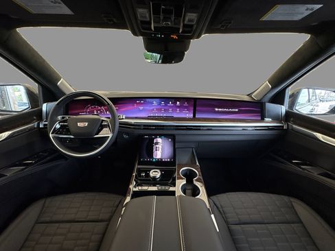 New 2026 Cadillac Escalade ESV Platinum Sport w/ LPO, Floor Liner Package AWD/4WD image 23