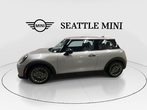 Used 2025 MINI Cooper 2-Door Hardtop FWD image 6