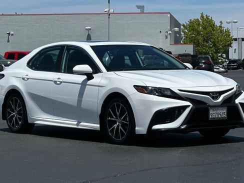 Used 2023 Toyota Camry SE w/ Audio Upgrade Package FWD image 5