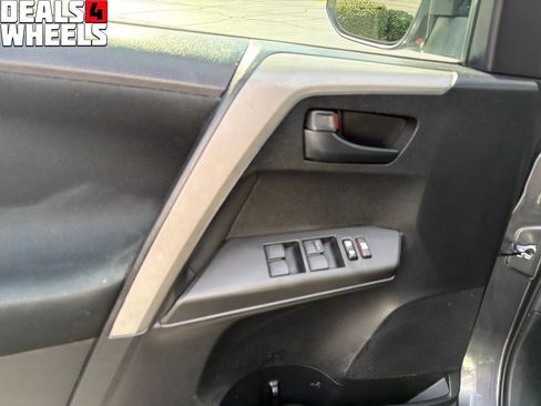 Used 2016 Toyota RAV4 LE AWD/4WD image 10