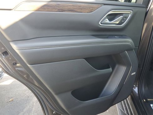 Used 2021 Chevrolet Tahoe Premier w/ Premium Package image 17