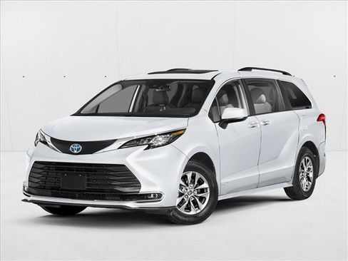 Certified 2025 Toyota Sienna XLE FWD image 1