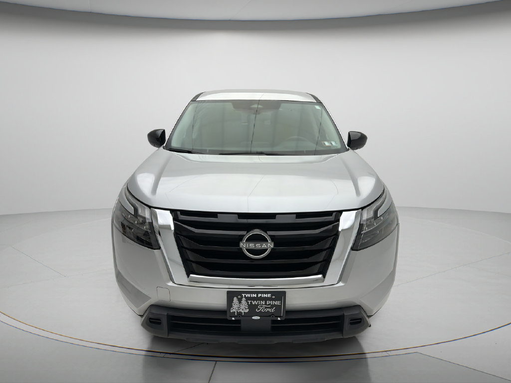 Used 2024 Nissan Pathfinder S AWD/4WD image 2