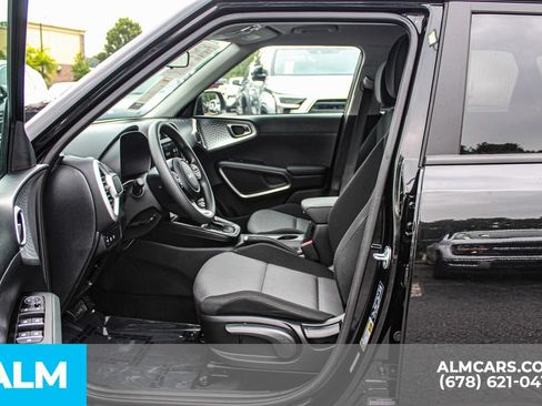 Used 2025 Kia Soul LX w/ LX Technology Package FWD image 16