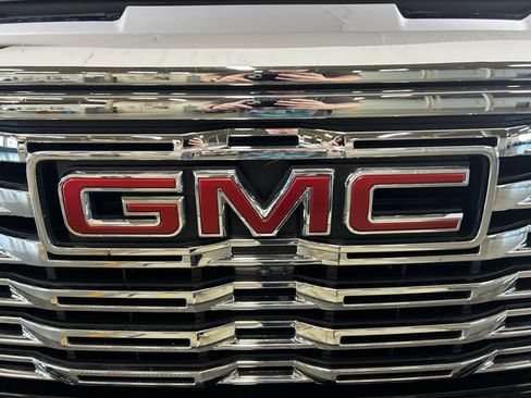 Used 2025 GMC Sierra 1500 Denali w/ Denali Reserve Package AWD/4WD image 10