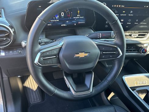 Used 2025 Chevrolet Equinox LT w/ Convenience Package II AWD/4WD image 11