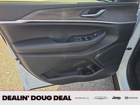 New 2026 Jeep Grand Cherokee Altitude AWD/4WD image 10