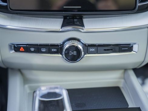 New 2026 Volvo XC60 B5 Ultra w/ Protection Package Premier image 23