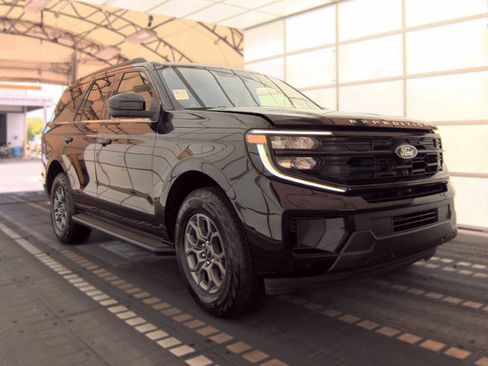 Used 2025 Ford Expedition Active RWD image 4
