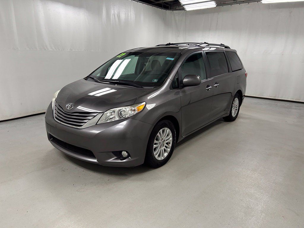 Used 2017 Toyota Sienna XLE w/ XLE Navigation Package FWD image 2