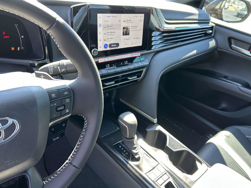 New 2026 Toyota Camry Hybrid FWD image 19
