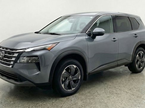 Used 2025 Nissan Rogue SV image 3
