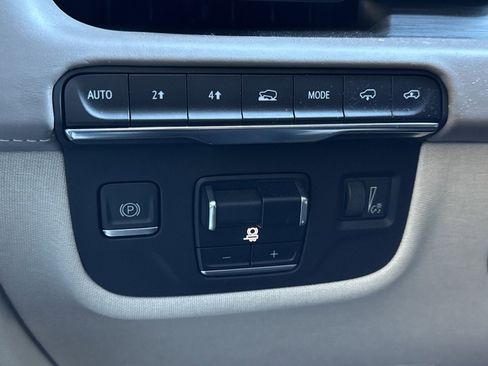 Used 2022 Cadillac Escalade Sport Platinum image 9