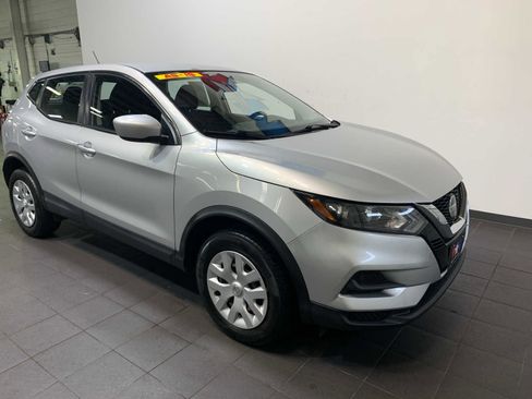 Used 2020 Nissan Rogue Sport S image 2