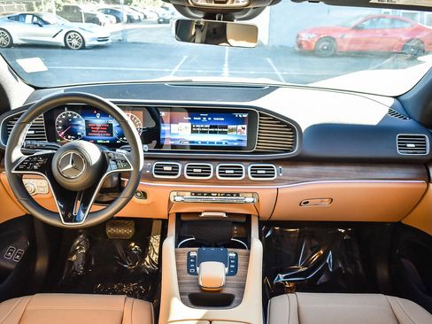 Used 2025 Mercedes-Benz GLE 450e 4MATIC image 12